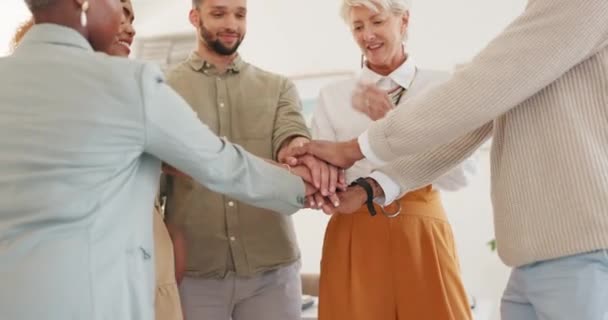 Teamwork Samarbejde Hands Huddle Forretningsfolk Kontor Teambuilding Støtte Motivation Gruppesolidaritet – Stock-video
