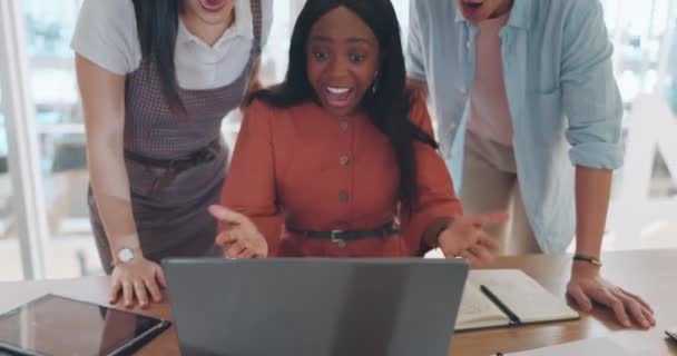 Celebração Laptop Pessoas Negócios Alta Cinco Aplausos Celebrar Metas Metas — Vídeo de Stock