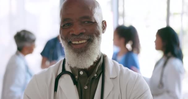 Hombre Negro Cara Médico Feliz Con Liderazgo Confianza Motivación Para — Vídeos de Stock