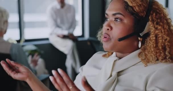 Дзвоніть Центру Жінки Спілкуйтеся Поясніть Обслуговування Клієнтів Допомоги Поради Офісі — стокове відео