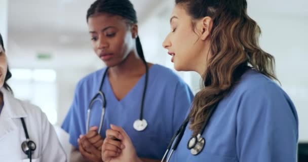 Staff Doctors Nurses Have Conversation Research Brainstorming Diagnosis Team Medical — Stock Video