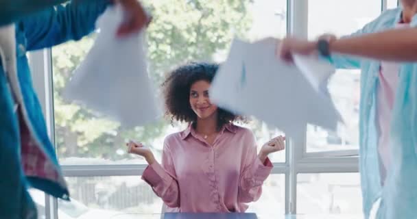Oameni Afaceri Succes Hârtie Confetti Femeie Culoare Lider Mișcare Lentă — Videoclip de stoc