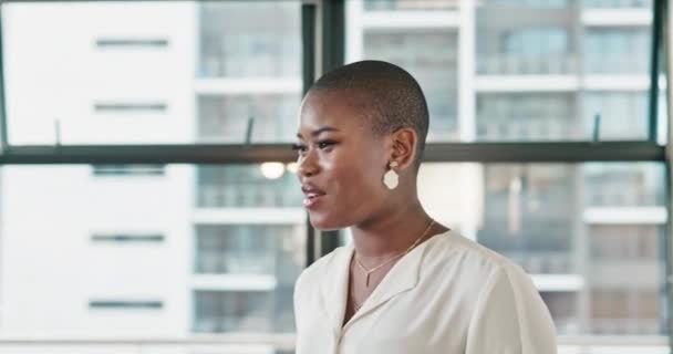Spreker Presentatie Zwarte Vrouw Een Vergadering Voorstel Voor Bedrijfssponsoring Kantoorruimte — Stockvideo