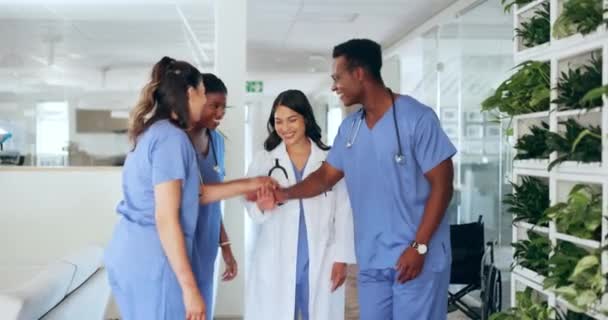 Teambuilding Succes Gelukkige Artsen Met Verpleegkundigen Voor Ondersteuning Samenwerking Medische — Stockvideo
