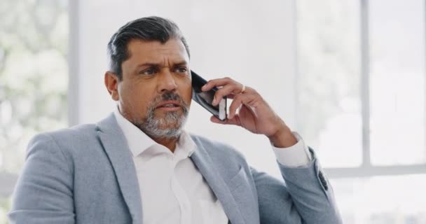 Senior Forretningsmand Telefonopkald Kontor Med Kommunikation Forhandling Tilbud Til Markedsføring – Stock-video