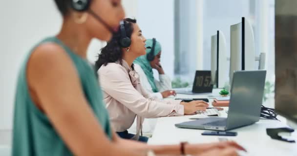 Computer Telemarketing Black Woman Call Center Consulting Talking Helping Clients — Vídeo de stock