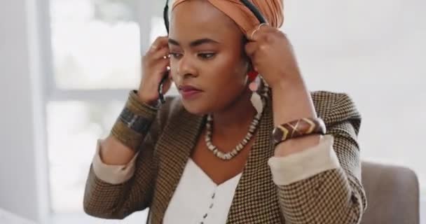 Call Center Black Woman Start Headphones Office Customer Support Consulting — Vídeo de Stock