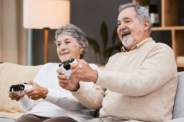 Video Game Sofa Senior Couple Gaming Online Home Happy Holiday —  Fotos de Stock