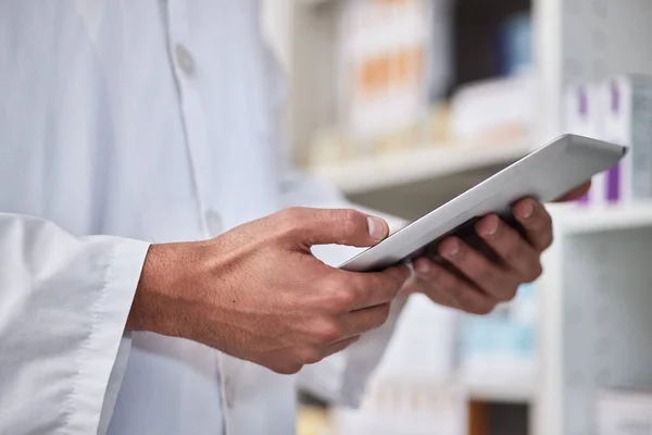 Man Hands Pharmacy Digital Tablet Medicine Product Research Healthcare Wellness — Fotografia de Stock