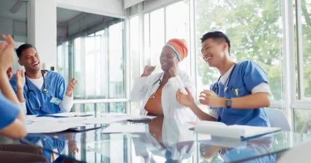 Medical Staff Meeting Celebration Healthcare Applause Happiness Positive Energy News — Stock videók
