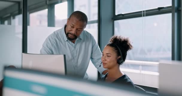 Call Center Black Man Training Woman Telemarketing Intern Crm Customer — 비디오