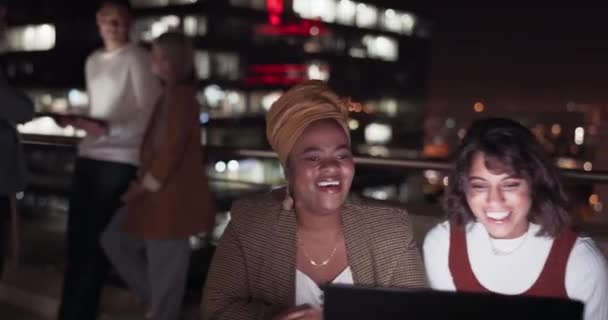 Business People Talking Night Rooftop Office Building Development Social Team — Video