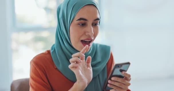 Muslim Woman Scroll Social Media Smartphone Communication Technology Happy Hijab — Stok video