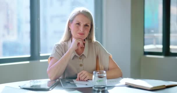 Business Face Senior Woman Thinking Office Confident Planning Marketing Campaign — Stock videók