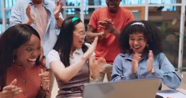 Obchod Tým Potlesk Oslavu Firemní Nabídku Marketingovou Kampaň Moderní Kanceláři — Stock video
