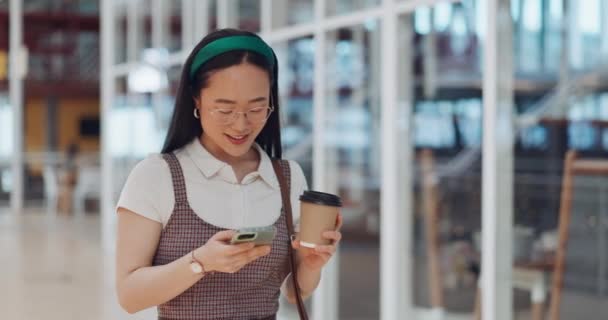 Phone Mall Asian Woman Typing Social Media Messaging Technology Coffee — Vídeos de Stock