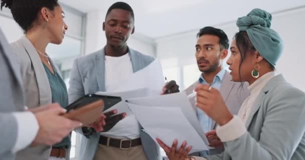 Les Gens Affaires Communication Collaboration Avec Les Documents Entreprise Diversité — Video