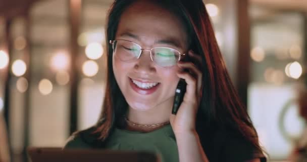 Phone Call Night Business Asian Woman Talking Office Communication Mobile — Video