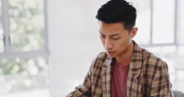Asian Businessman Touching Hand Neck Pain Modern Office Marketing Startup — Stockvideo