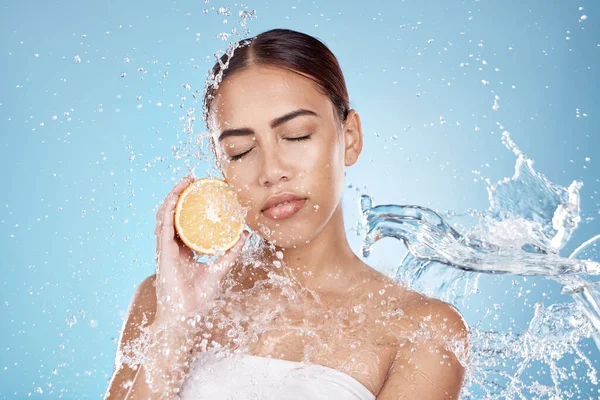 Water Splash Orange Natural Skincare Wellness Blue Studio Background Organic — Foto Stock