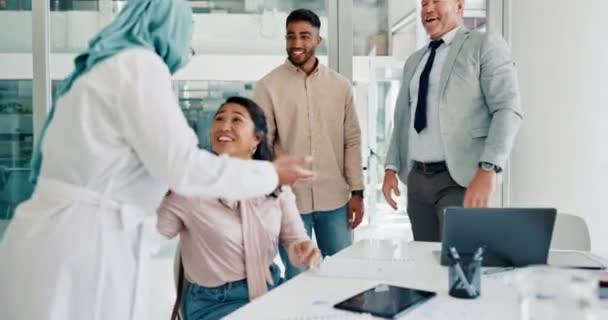 Congratulations Applause Diversity Business People Hand Shake B2B Partnership Collaboration — Vídeo de stock