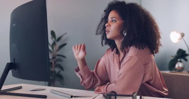 Bisnis Komputer Dan Wanita Lelah Kelelahan Dan Sakit Kepala Dengan — Stok Video