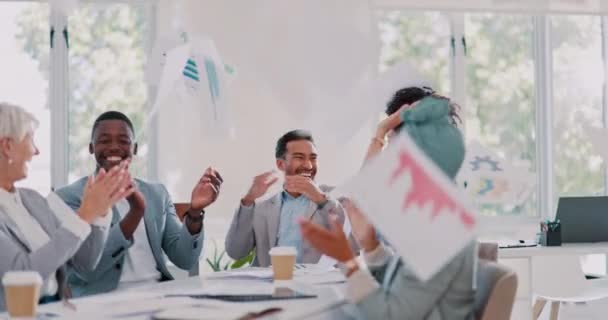 Business People Throwing Paper Success Meeting Winner Planning Growth Goals — Vídeo de Stock