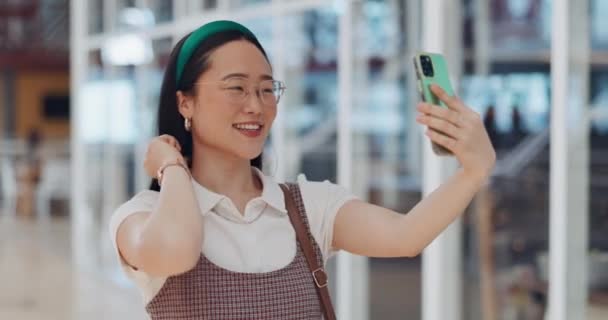 Selfie Phone Asian Influencer Social Media Happiness Creative Blog Profile — Stockvideo