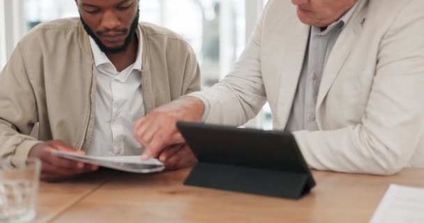 Documents Tablet Financial Advisor Black Man Finance Investment Review Planning — Vídeo de stock