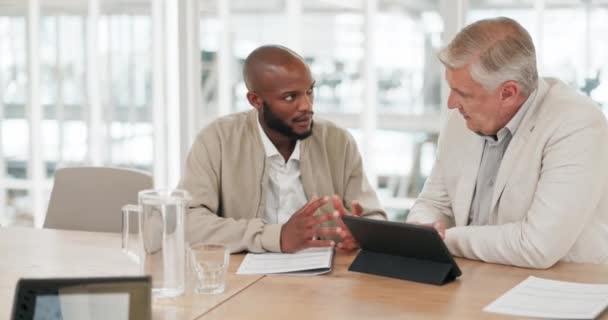 Documents Tablet Financial Advisor Black Man Finance Investment Review Planning — Vídeo de Stock