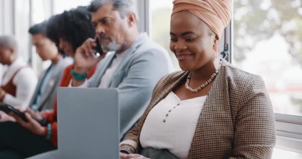 Twarz Biznes Czarna Kobieta Ludźmi Rozmowa Kwalifikacyjna Czytanie Online Personel — Wideo stockowe