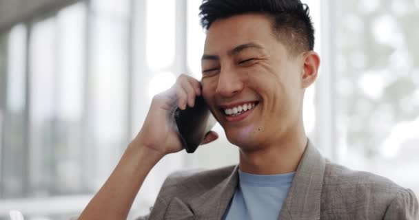 Phone Call Communication Asian Business Man Talking Speaking Chat Mobile — Vídeo de stock