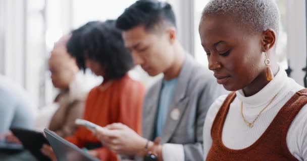 Yüz Siyahi Kadınlar Görüşmeleri Internet Okumaları Çalışanlar Arkadaşları Veya Grup — Stok video