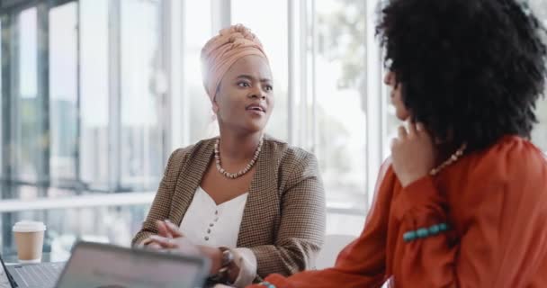 黑人女性和领导者与团队 员工和创意头脑风暴的交流 非裔美国妇女 领导才能和团体广告项目 新运动和合作培训 — 图库视频影像