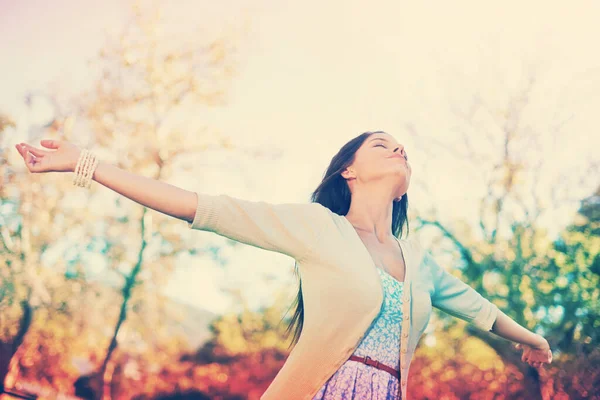 Nature Best Healer Filtered Shot Carefree Young Woman Enjoying Day — Stockfoto