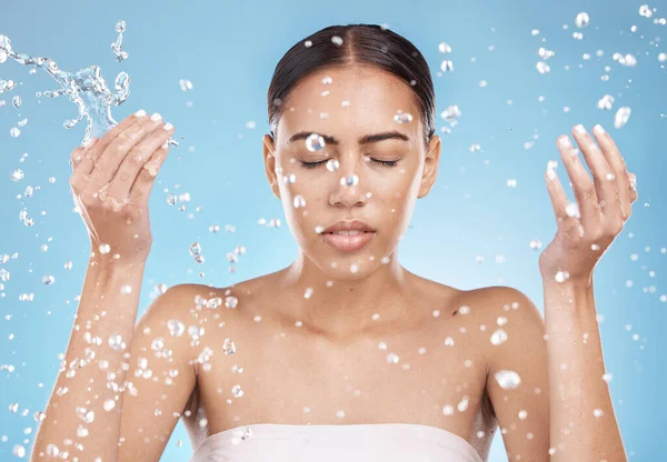 Woman Skincare Washing Face Water Splash Blue Background Studio Dermatology — Foto Stock