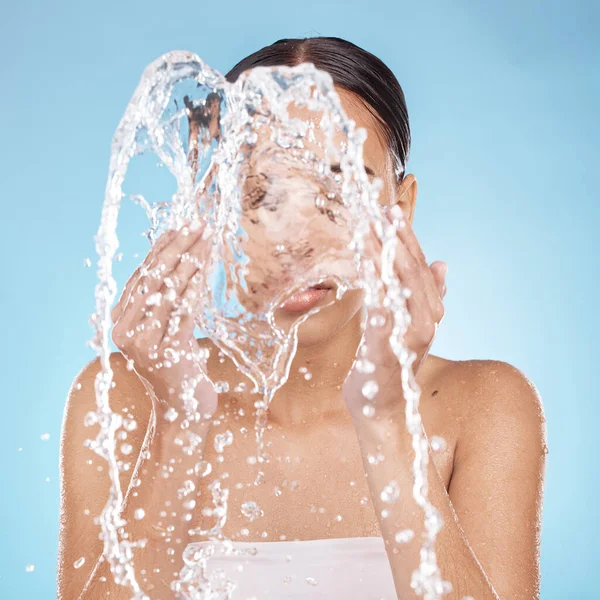 Washing Face Woman Skincare Water Splash Grooming Blue Background Studio — Foto Stock