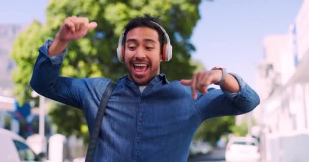 Asian Man Dancing Headphones Celebration Music Outdoor Casual Male Guy — Stockvideo