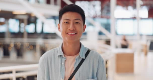 Счастливый Творческий Лицо Азиатского Мужчины Работе Маркетолога Улыбки Работе Бизнес — стоковое видео