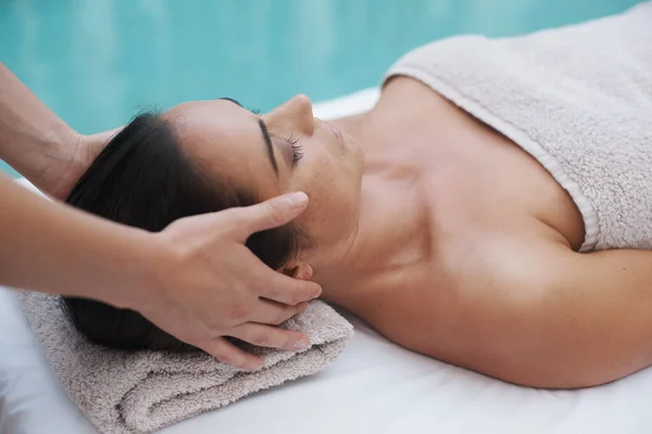 Taking Time Unwind Woman Lying Massage Table Getting Treated Massage — Stockfoto