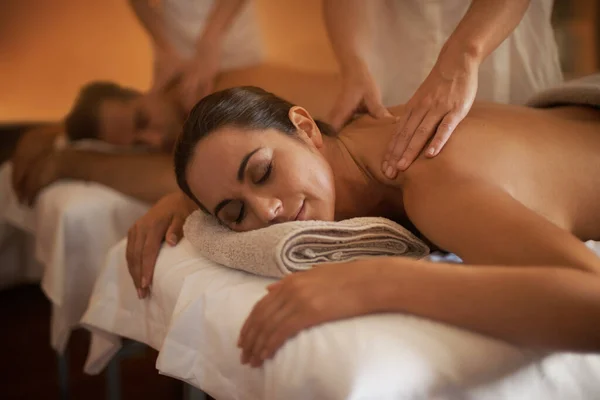Loosening Those Tired Muscles Mature Couple Enjoying Relaxing Massage — Stockfoto