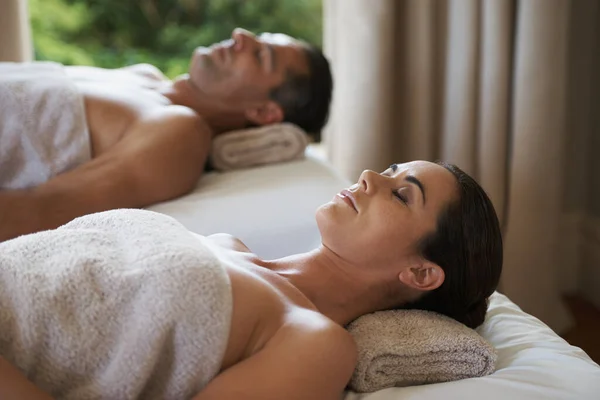 Indulging Simple Pleasure Peace Mature Couple Relaxing Massage Tables — Stock Photo, Image