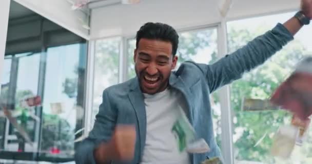 Чоловік Офіс Грошовий Дощ Святкування Телефоном Посмішка Перемога Онлайн Конкурсі — стокове відео