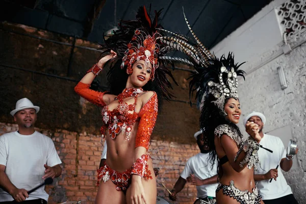 Sultry samba queens. two beautiful samba dancers and their band