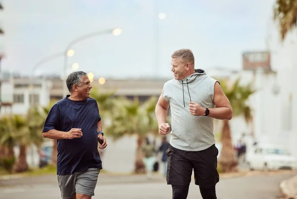 Running Friends Senior Men City Fitness Healthy Lifestyle Outdoor Wellness — Zdjęcie stockowe