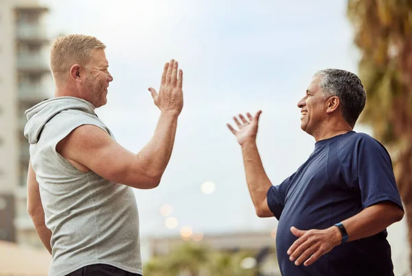 High Five Hand Shake Senior Friends City Outdoor Workout Exercise — Fotografia de Stock