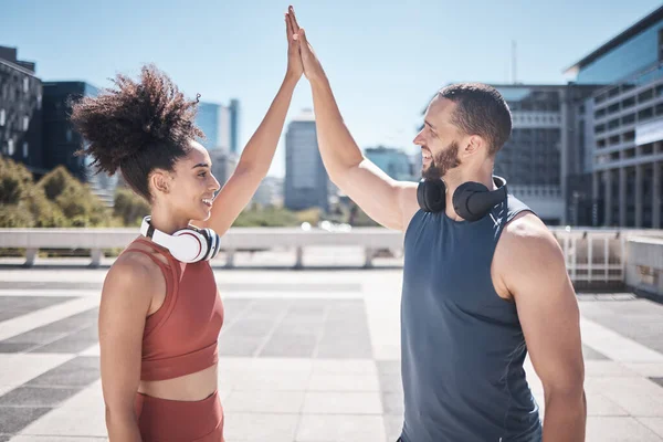 Fitness High Five Success Couple City Cardio Training Motivation Workout — Zdjęcie stockowe