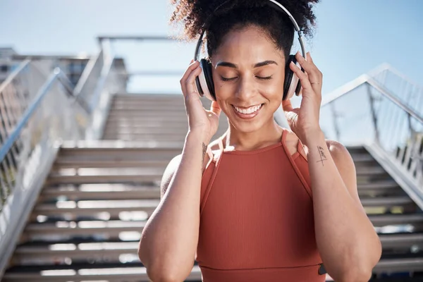 Fitness Music Headphones Black Woman City Streaming Radio Podcast Face — Zdjęcie stockowe