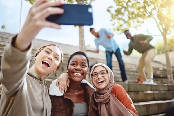 Diversity Happy Women Phone Selfie College Campus Steps University Bleachers — Stockfoto