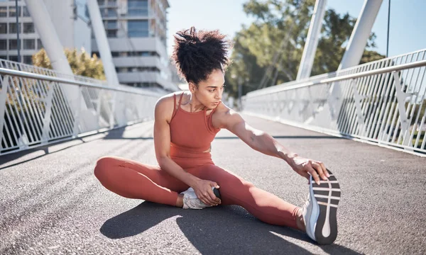 City Bridge Stretching Legs Woman Fitness Exercise Runner Workout Training — Zdjęcie stockowe
